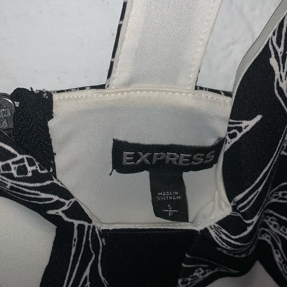 Beautiful Floral Black & White Crop Tank Top! - Picture 4 of 4